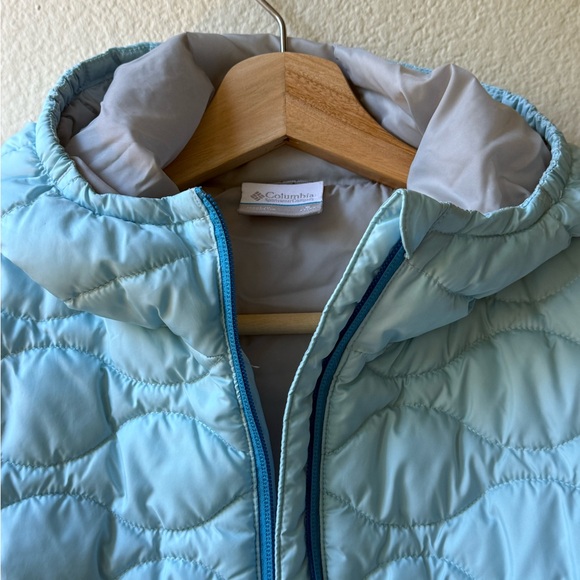 Columbia Two-Tone Blue Puffer Jacket for Kids - Picture 4 of 9